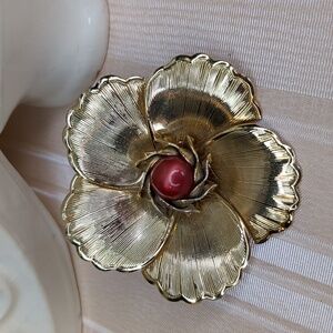Vintage 60s Flower Brooch Brushed Gold Poppy Flower w/ Amber Stone Mid Century